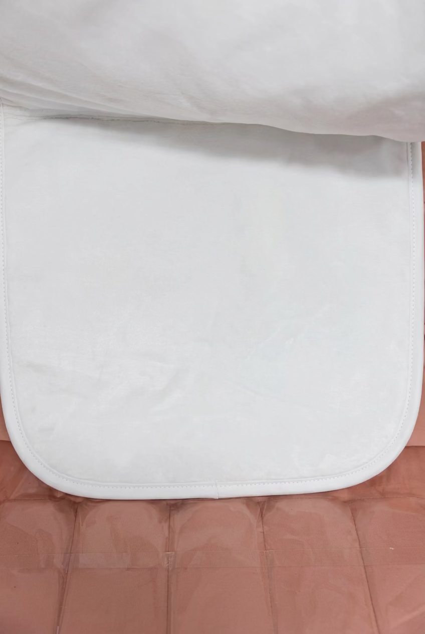 Beautiful dusky pink fully fur lined dressage pad with quilting and matching piping.