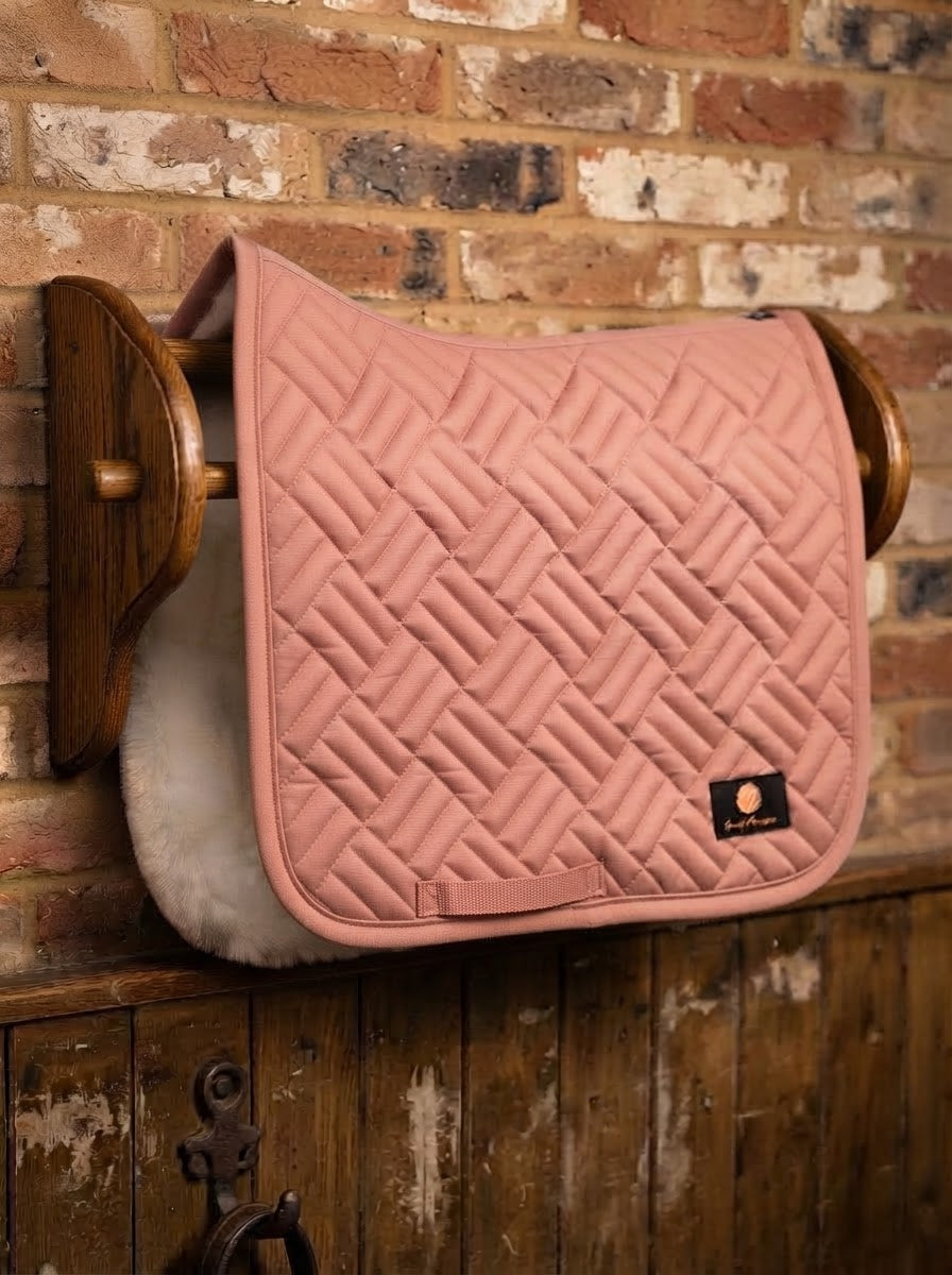 Beautiful dusky pink fully fur lined dressage pad with quilting and matching piping.